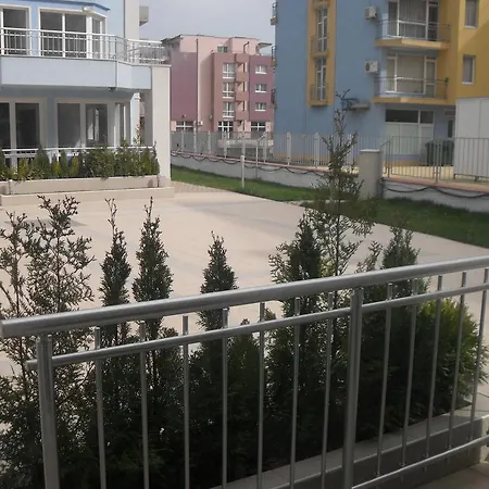 Sunny Dream Family Apartment